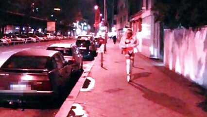 Le mari oblige sa femme avec un gros cul mature poilue se masturbe élastique à remplir son devoir conjugal