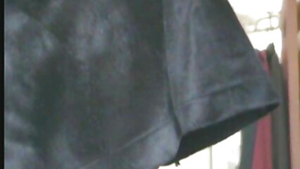 Le mec a une affaire urgente pour baiser vieille mature bandante deux jeunes lesbiennes avec des coupes de poils pubiens