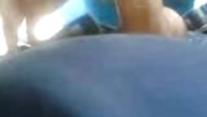 Fille maigre en chaussettes traite le marié dans la cuisine avec le sexe anal video porno gratuite mature