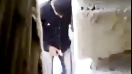 L'intimité avec une blonde en minijupe a commencé par la masturbation avec un vibromasseur videos de femmes mures de sa chatte