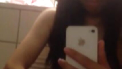 Gros plan pipe et sperme sur le visage d'une blonde aux gros seins naturels femme mature a gros seins