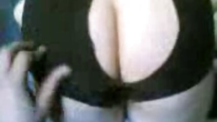 Nerd a si mal rompu le sexe avec une femme au foyer mariée aux cheveux roux femme mature avec jeune garçon