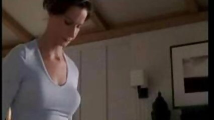 Une belle mère avec une coupe de poils pubiens intime accouplée porno mature et jeunot avec son ex-mari