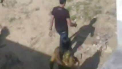 Il a parié sa femme maigre, ma femme mature et maintenant il la fouette avec un ami noir selon la formule MZHM