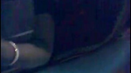 Vidéo du téléphone du garçon, comment il a baisé une jument rouge avec une chatte mature avec un jeune très humide