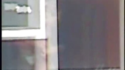 De la femme d'une pute aux seins porno mature jeune en silicone et aux talons hauts, il n'y a pas de paix. Salope ne se reposera pas tant que tu n'auras pas joui en elle