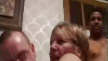 Une étudiante de pulpeuse mature votre collège vous donne une compilation vidéo de creampies dans le visage et dans le cul avec sa participation