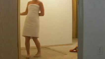 Il femme mûre sexy a demandé à sa femme tôt le matin de remplir son devoir conjugal