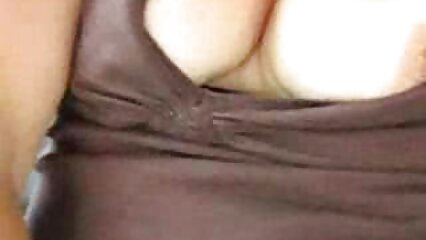 Baiser mature gros gode avec la femme de son ami proche, le mec est toujours protégé